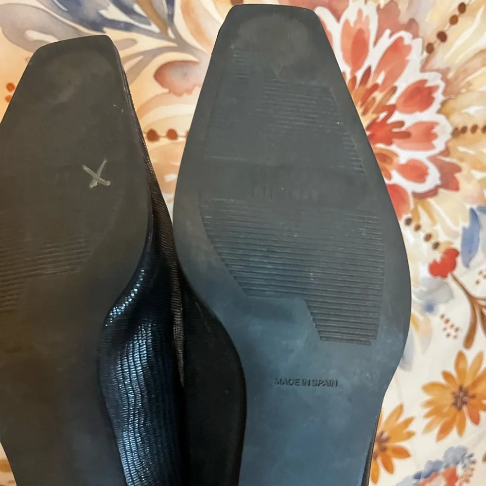 Stuart Weitzman 8.5B Black Faux Snakeskin Texture Block Heel Square Toe Pumps